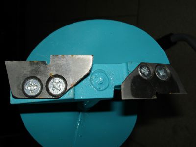 ножи установленные на поддельном ледобуре